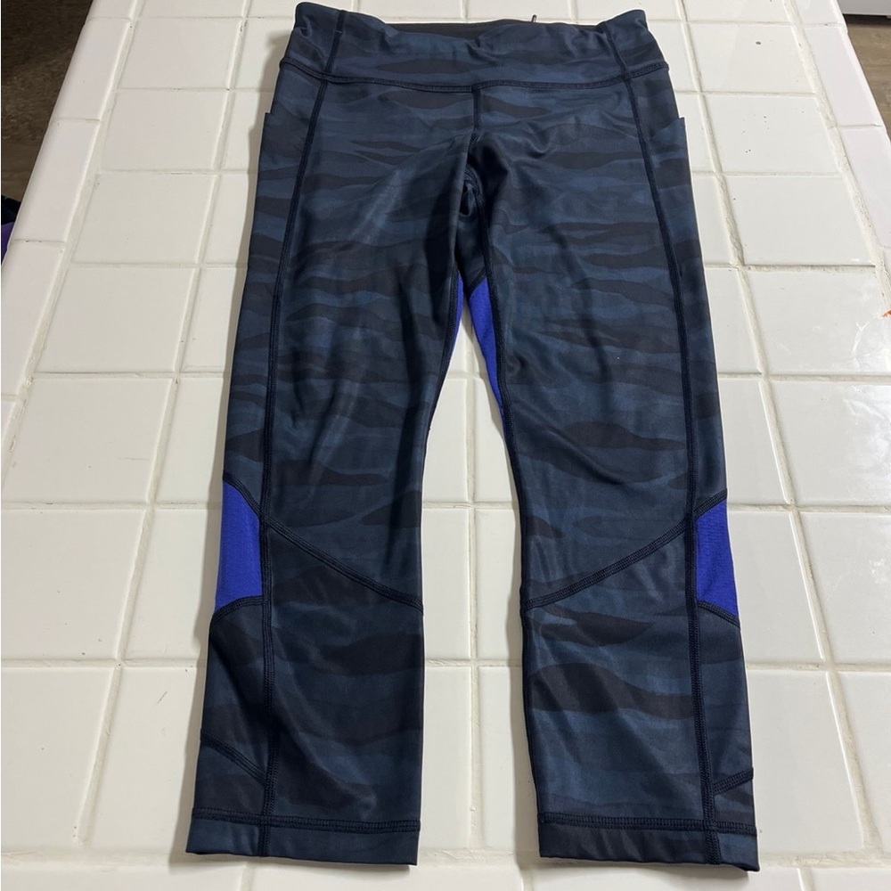 Camouflage Patterned Leggings with Blue Accents